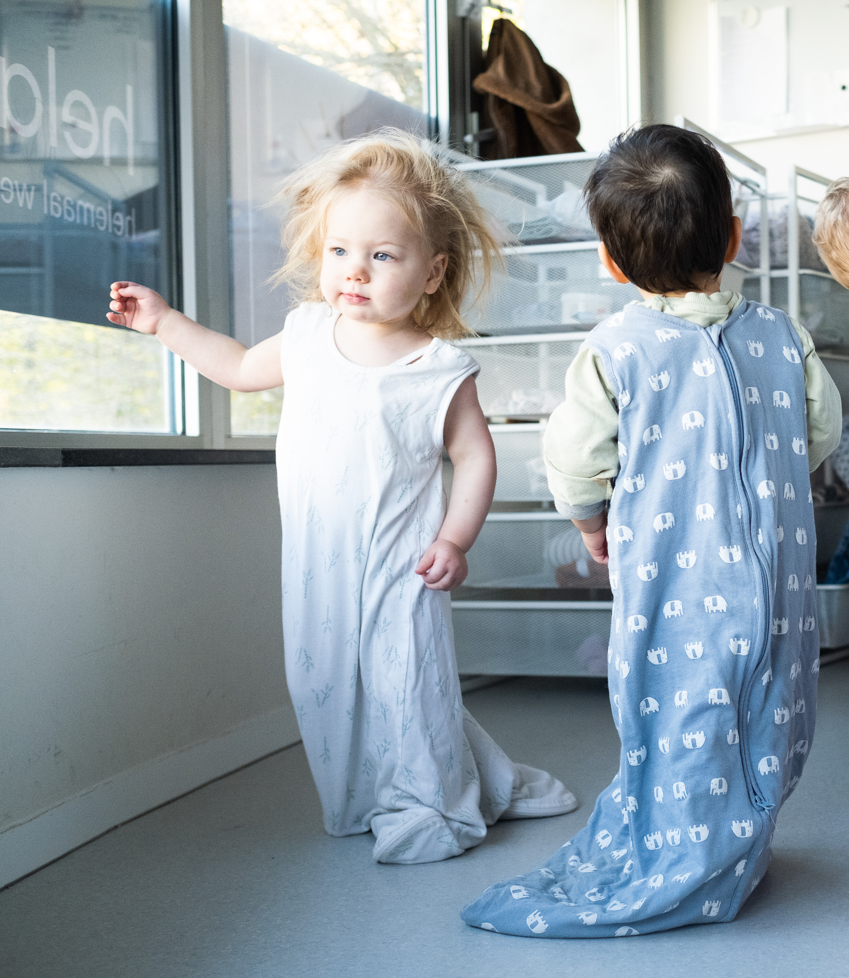 twee kindjes in hun slaapzak bij Helan Kinderopvang
